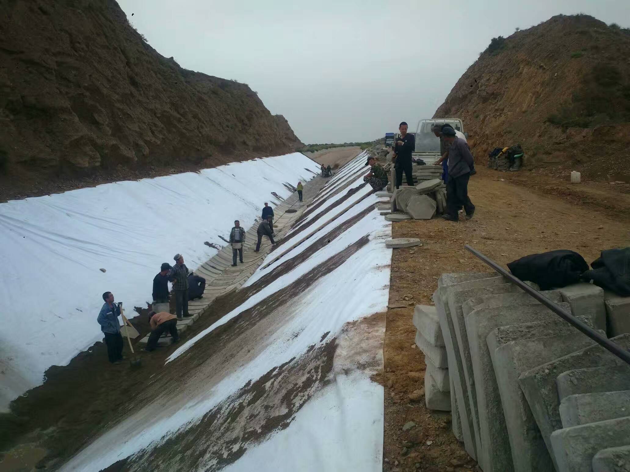 �������